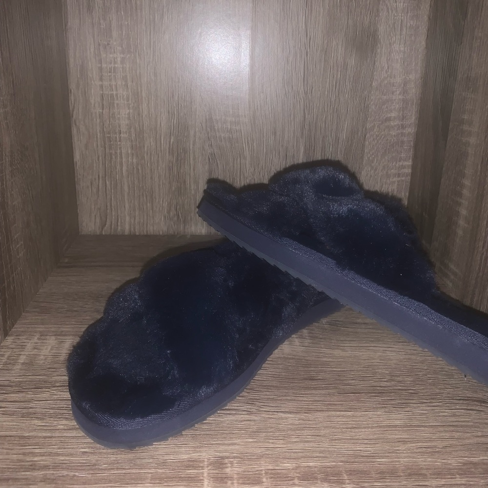 Navy Ugg Woman’s Ballia Slipper